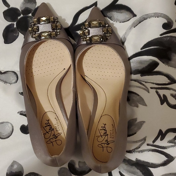 Dress & shoes - Picture 5 of 6